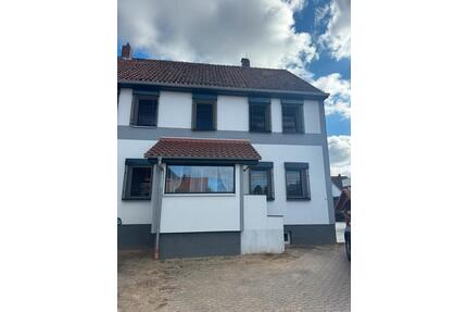Hus zu verkaufen mit Lager und Einliegerwohnung - Edemissen