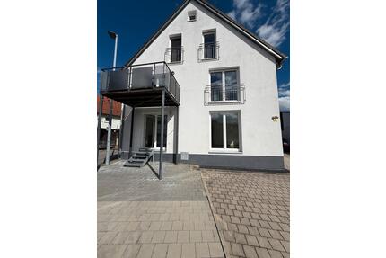 Moderne 3-Zimmer-Wohnung mit EBK, Terrasse und Stellplatz - Uttenweiler