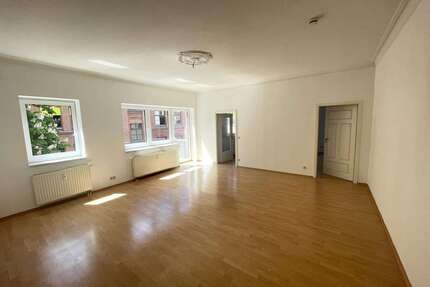 Wohnung zum Mieten in Zwickau 307,95 € 61.59 m²