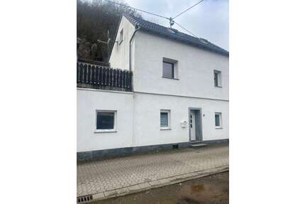 Haus zum Mieten in Brohl-Lützing 670,00 € 120 m²