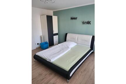 Schöne möblierte 1 Zimmer Apartments mit Balkon für eine Person. - Böblingen