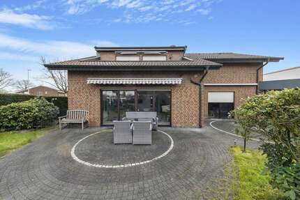 Haus zum Mieten in Nettetal 1.800,00 € 237 m²
