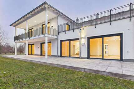 Haus zum Mieten in Moosinning 3.900,00 € 315 m²