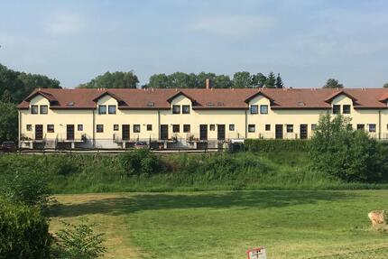 Reihenhaus mit Stellplatz - 580,00&nbsp;EUR Kaltmiete, ca.&nbsp; 101,00&nbsp;m&sup2; in Bischofswerda (PLZ: 01877)