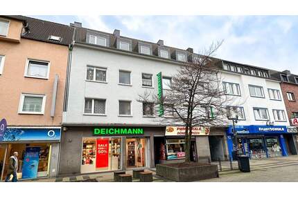 TOP-Faktor: Ertragstarkes Wohn-Geschäftshaus in Bestlage Fußgängerzone mit solventem Ankermieter, 6 Wohneinheiten und 9 Garagen - Duisburg Wanheimerort