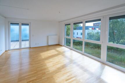 3-Zi-Wohnung, oberste Etage, Dachterrasse + Wintergarten, Aufzug - Neumünster