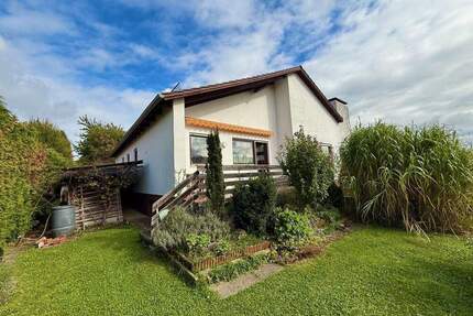 Charmanter Bungalow mit großem Garten- ebenerdig, ruhig, zentrumsnah - Osterhofen
