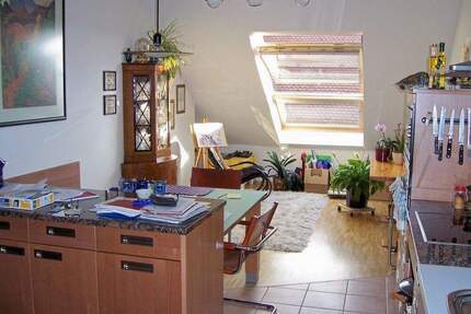 Moderne 2,5-Zimmer-Wohnung mit Spitzboden - Hemhofen