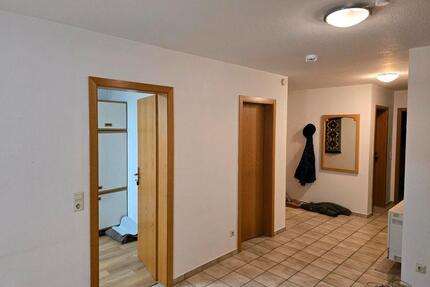 3 12 Zimmer-Whg. in Sonnenbühl - 1.100,00&nbsp;EUR Kaltmiete, ca.&nbsp; 86,00&nbsp;m&sup2; in Sonnenbühl (PLZ: 72820)