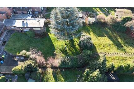 Freistehendes Ein- bis Zweifamilienhaus auf außergewöhnlichem Grundstück. - Oberhausen Sterkrade-Nord