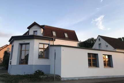Haus zum Kaufen in Waldsieversdorf bei Buckow Märk.Schweiz 420.000,00 € 230 m² - Waldsieversdorf/ bei Buckow Märk.Schweiz
