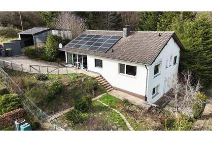 Freistehendes Einfamilienhaus mit Einliegerwohnung, großem Waldgrundstück &Talblick in sonniger Lage - Schleiden