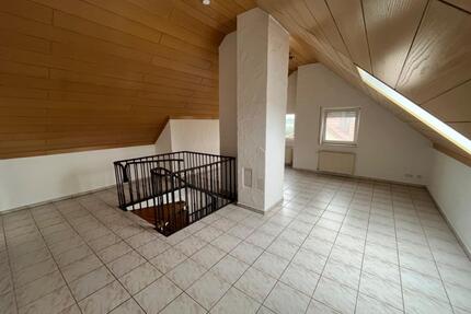 Helle 4 ZKB-Wohnung auf zwei Ebenen mit Balkon in Püttlingen