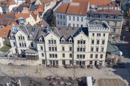 Zentral gelegene 3-Zimmer-Dachgeschosswohnung mit Küche, Büro und Tageslichtbad in Innenstadtlage - Coburg