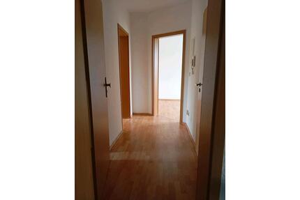 2-Zimmer-Wohnung mit Küche, Bad und großem Balkon 250.- Euro kalt - Weißenfels