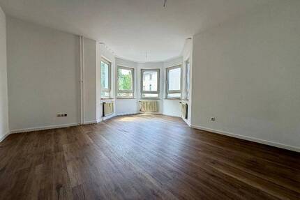 Frisch renovierte 2-Zimmer-Wohnung mit Erker & Einbauküche - Frankfurt am Main Gutleutviertel