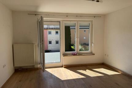 sanierte 2-Zimmer Wohnung MIetwohung mit Dachterasse - Konradsreuth