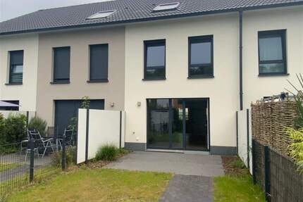 Geräumiges, helles Reihenendhaus in Rönnebeck mit Terrasse und Gartenanteil - Bremen
