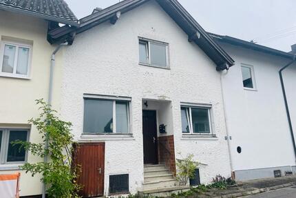 Wohnhaus mit Sanierungsbedarf - 190.000,00&nbsp;EUR Kaufpreis, ca.&nbsp; 140,00&nbsp;m&sup2; in Fuchstal (PLZ: 86925)