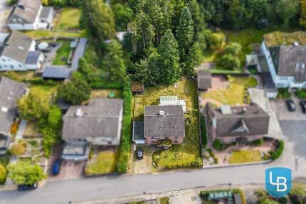 Charmantes Familienhaus mit Wintergarten, Sauna und großem Hanggrundstück in Dersau