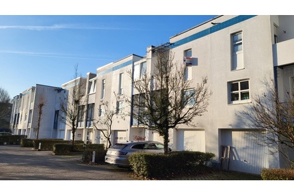RMH mit Garage, 2 Balkonen, Garten und Terrasse - Wiesbaden