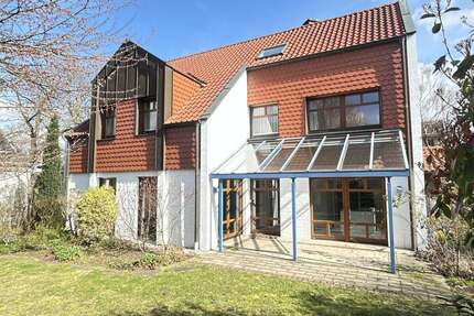 Haus zum Kaufen in Langenfeld 970.000,00 € 222 m²