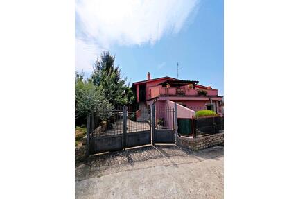 Wohnung in einer Villa mit privatem Garten, Pool, Blick auf Rom. - Stolberg (Rhld.) Gressenich
