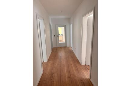 Schicke Wohnung 85m2 3 ZKB im 2.OG frisch renoviert - Büren