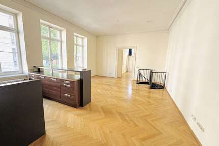 Wohnung zum Mieten in Leipzig 1.999,00 € 163.73 m²