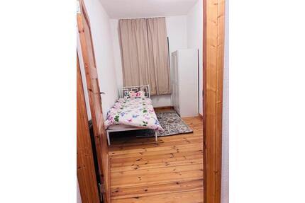 WG Zimmer in Zehlendorf - 600,00&nbsp;EUR Kaltmiete, ca.&nbsp; 9,00&nbsp;m&sup2; in Berlin (PLZ: 12165) Steglitz-Zehlendorf