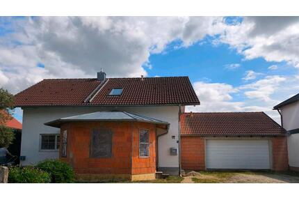Einfamilienhaus mit großem Grundstück und Doppelgarage - Osterhofen