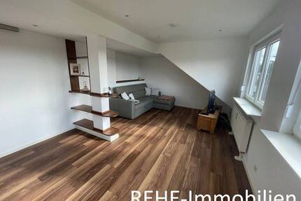 Erstbezug nach Modernisierung: Charmante 2-Zimmer-Dachgeschosswohnung in 47167 Duisburg