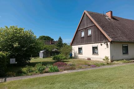 Haus mit großem Grundstück - 120.000,00&nbsp;EUR Kaufpreis, ca.&nbsp; 90,00&nbsp;m&sup2; in Grambow (PLZ: 17322)