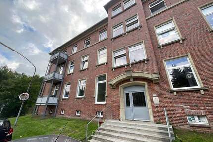 4 Zimmer-Wohnung mit Wohnküche, Duschbad, Wannenbad und Balkon - Lübeck St. Lorenz Nord