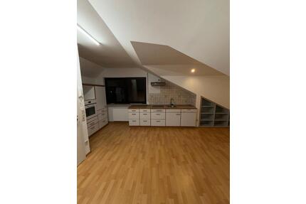 Helle Dachgeschosswohnung mit Einbauküche & Einbauschränken - Darmstadt Darmstadt-Nord