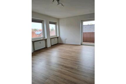 Helle 3 -Zimmer Wohnung mit Balkon (85 m²) in Schierling