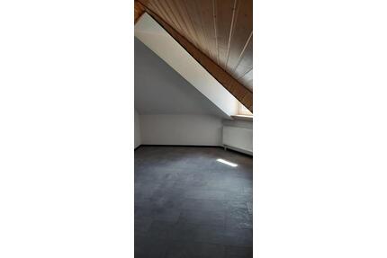 3ZKB Wohnung Dachgeschoss MFH Neunkirchen Wellesweiler renoviert - Wallerfangen