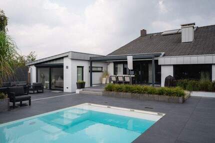 Wohnen mit Niveau! Designhaus mit Galerie, Pool und exklusivem Garten - Stockelsdorf Dissau