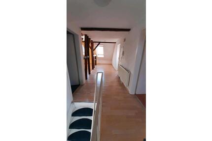 Helle 3 Zimmer Dachgeschoss Wohnung zur Vermietung ab 1.7.2026 - Berghülen