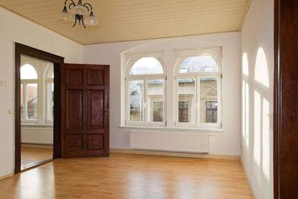 Wohnung mit Einbauküche und Stellplatz - Greiz