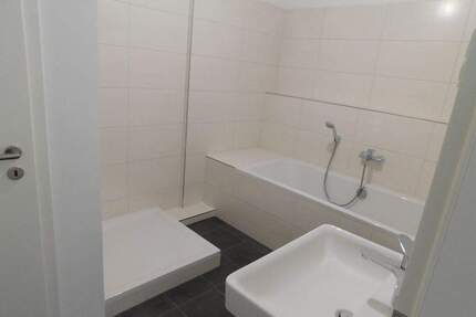 Beelitz - sehr repräsentatives, saniertes, Wohn-Geschäftshaus mit Potential durch Erstvermietung der 2 Wohnungen