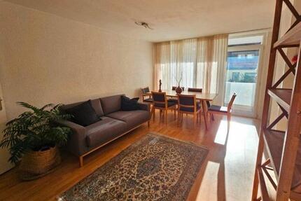 Attraktive 2-Zimmer-Wohnung mit Südbalkon und hochwertiger Einbau - Böblingen