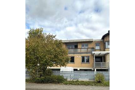 Schickes, modernes 2-Familienhaus mit drei Garagen in 52382 Niederzier