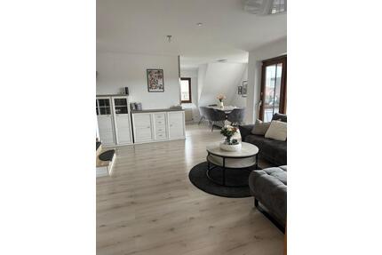 Lichtdurchflutete 4,5 Zimmer Maisonette-Wohnung mit Garage - Weil der Stadt