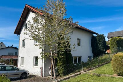 Haus mit Garten & Mieteinnahmen: Viel Platz für die Familie - Ehringshausen