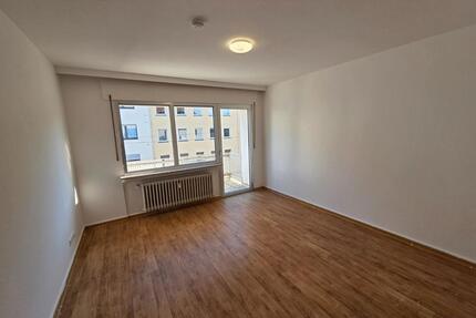 Helle frisch tapezierte 2 Zimmerwohnung mit Balkon, 500m zur HTW - Saarbrücken Neue Bremm