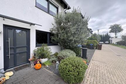Doppelhaushälfte in Pulheim Zentrum mit Garten und elektr. Garag