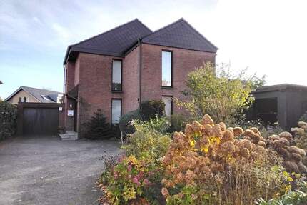 *** BÜSCHER IMMOBILIEN *** RESERVIERT!! Architektonisch interessantes Einfamilienhaus mit großem Grundstück im Nordosten von Epe - Gronau