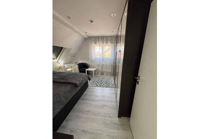 Möblierte 3-Zimmer-Wohnung mit Balkon und kostenlosen Parkplätzen - Düsseldorf Lohausen