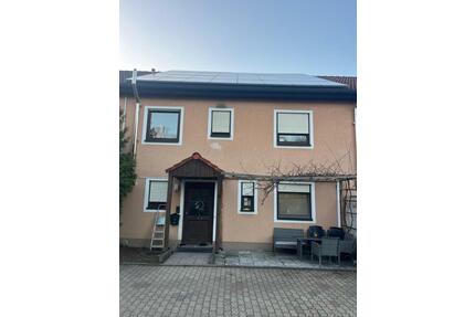 Reihenmittelhaus - 1.350,00&nbsp;EUR Kaltmiete, ca.&nbsp; 147,00&nbsp;m&sup2; in Kleinlangheim (PLZ: 97355)